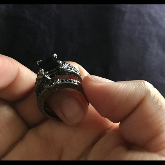 Beautiful women’s black wedding ring set - Picture 3 of 3